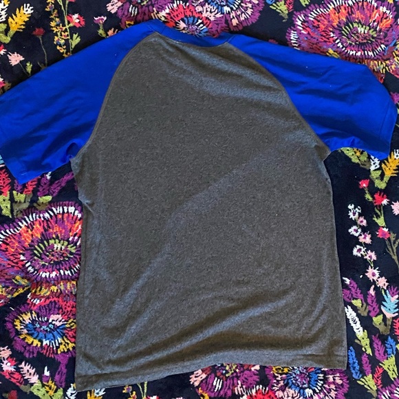 Under Armour University of Delaware TShirt - Picture 3 of 3